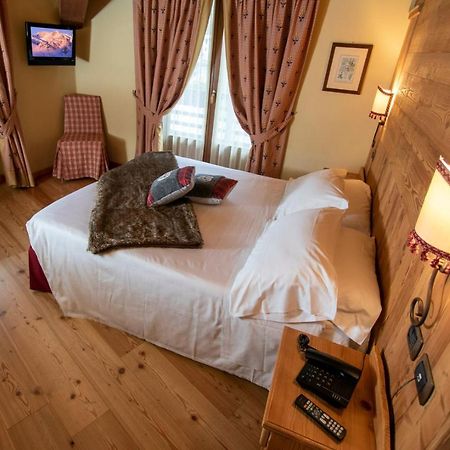 Laghetto Alpine Hotel&Restaurant Brusson Esterno foto