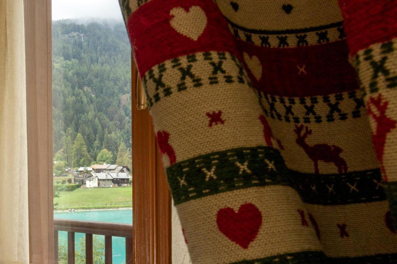 Laghetto Alpine Hotel&Restaurant Brusson Esterno foto