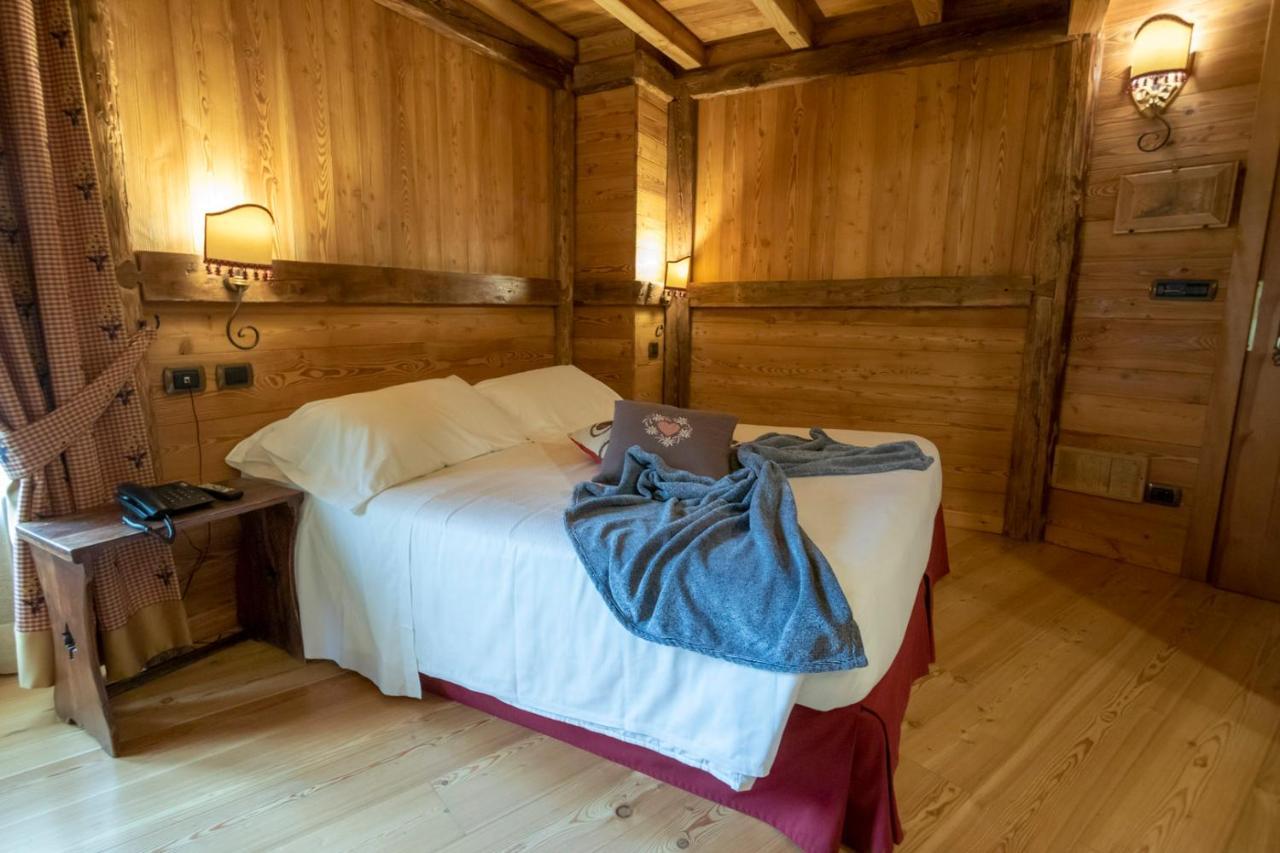 Laghetto Alpine Hotel&Restaurant Brusson Esterno foto