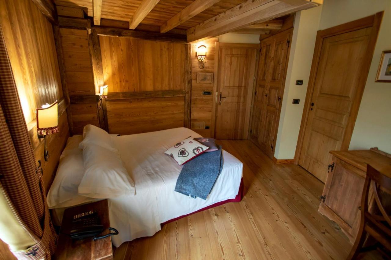 Laghetto Alpine Hotel&Restaurant Brusson Esterno foto