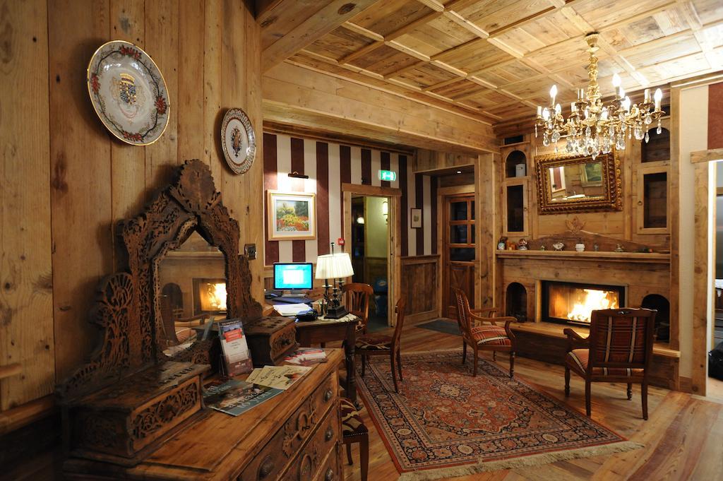 Laghetto Alpine Hotel&Restaurant Brusson Esterno foto