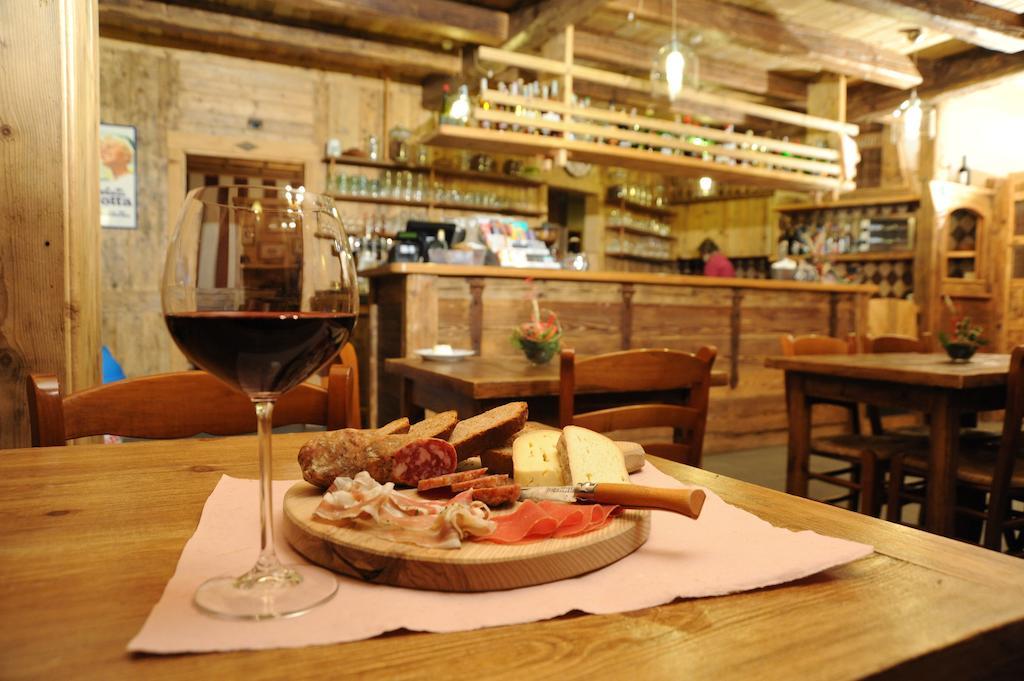 Laghetto Alpine Hotel&Restaurant Brusson Esterno foto