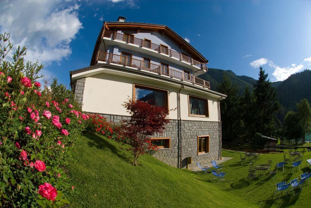 Laghetto Alpine Hotel&Restaurant Brusson Esterno foto
