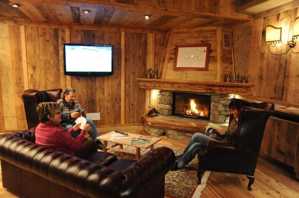 Laghetto Alpine Hotel&Restaurant Brusson Esterno foto