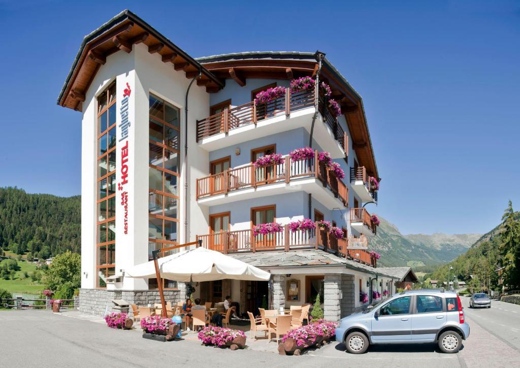Laghetto Alpine Hotel&Restaurant Brusson Esterno foto